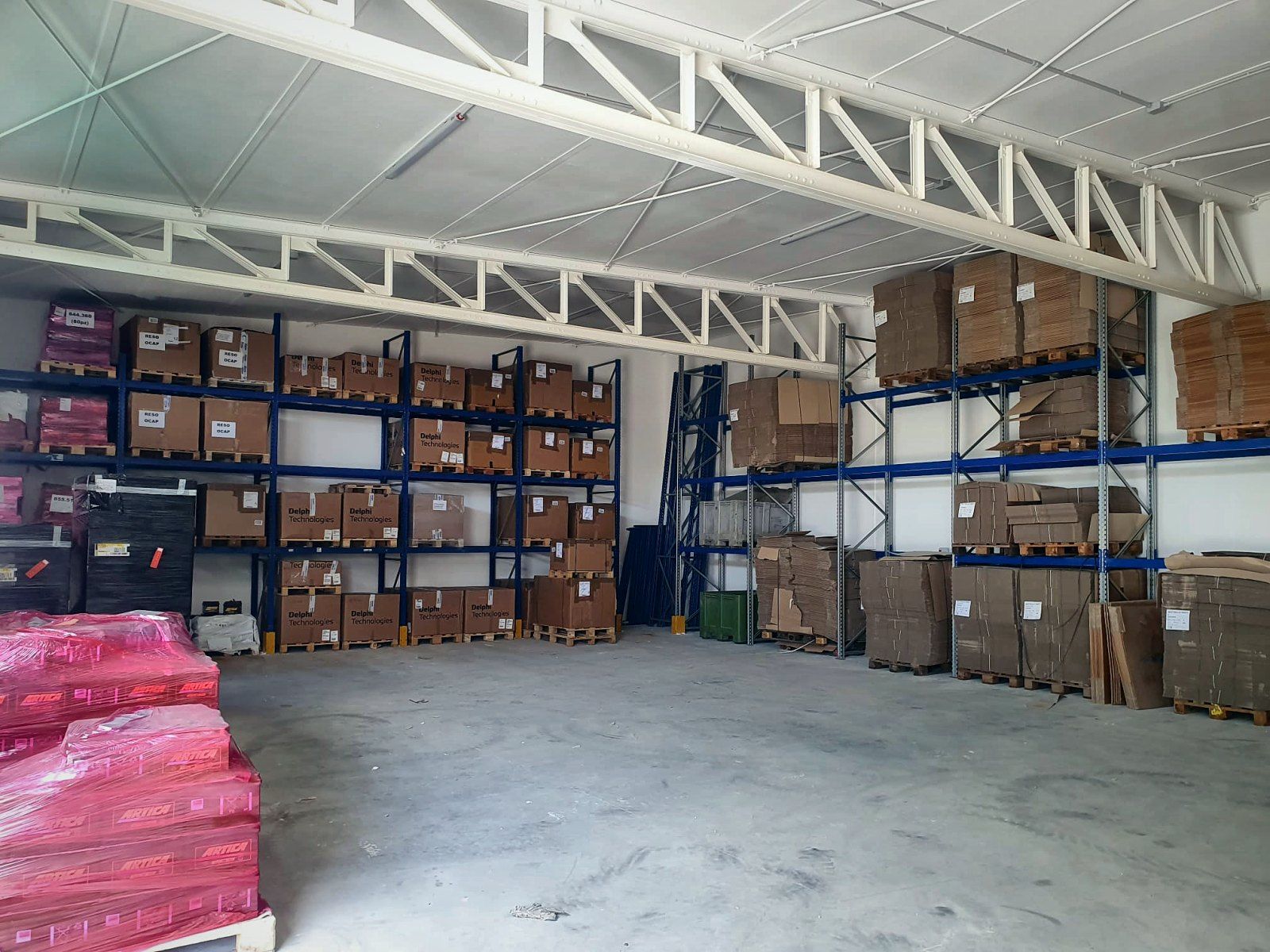 Le scaffalature del magazzino 2